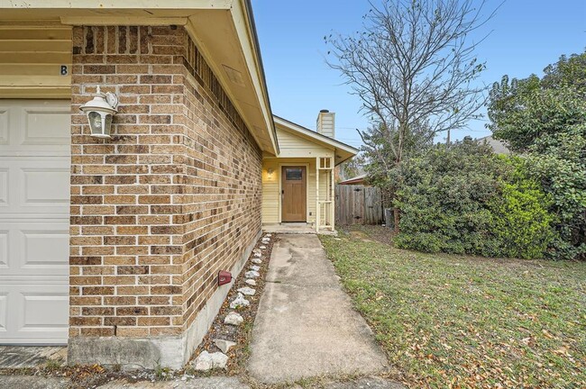 2106 Courtney St in Austin, TX - Building Photo - Building Photo