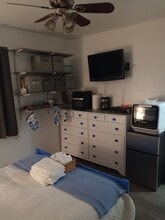 7248 Shoshone Ave in Van Nuys, CA - Building Photo - Building Photo