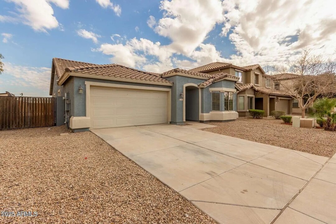 1922 N Wildflower Ln in Casa Grande, AZ - Building Photo