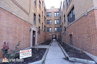 4425 N Clark St, Unit M08B Apartments