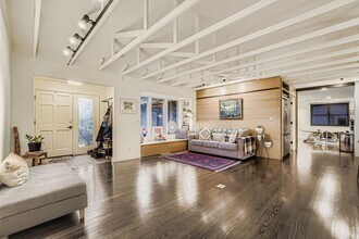 2629 80th Ave NE in Medina, WA - Building Photo - Building Photo