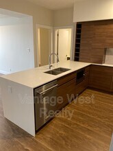 1925-1925 Enterprise Way in Kelowna, BC - Building Photo - Building Photo