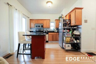 109 Bolton St, Unit 1 in Boston, MA - Building Photo