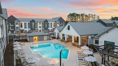 Elan Capital Hills in Raleigh, NC - Foto de edificio - Building Photo