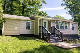 702 Woodlawn Dr in Clarksville, TN - Building Photo