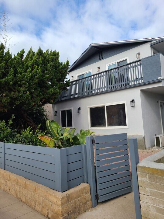 834 Island Ct in San Diego, CA - Building Photo