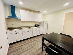 5504 Lakewhite Ct in Fairfax, VA - Building Photo - Building Photo