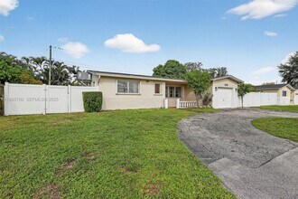 1820 N 56th Ave in Hollywood, FL - Foto de edificio - Building Photo