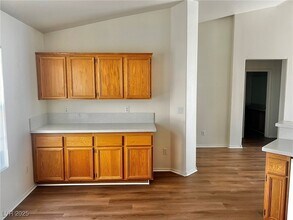 10733 Esk Dr in Las Vegas, NV - Foto de edificio - Building Photo