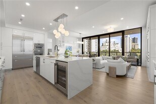 2425 Peachtree Rd NE in Atlanta, GA - Building Photo