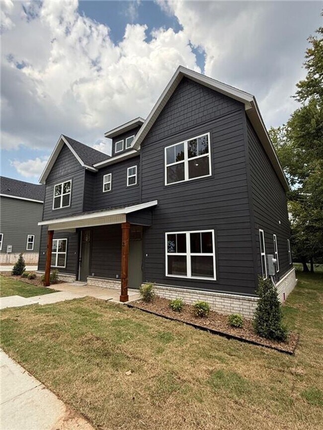 516 Sligo St in Fayetteville, AR - Building Photo - Building Photo
