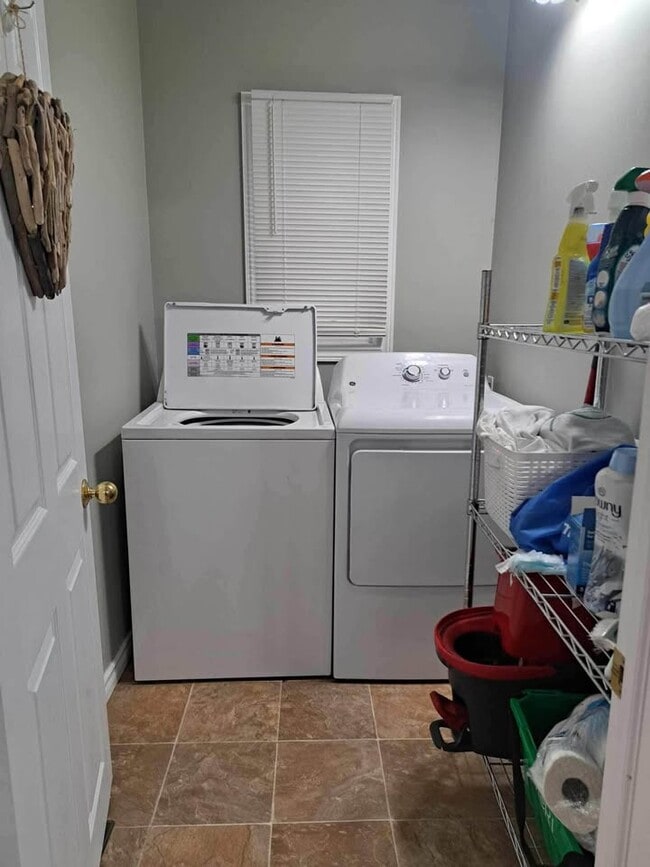 207 Kathleen Ave in Sarnia, ON - Building Photo - Building Photo