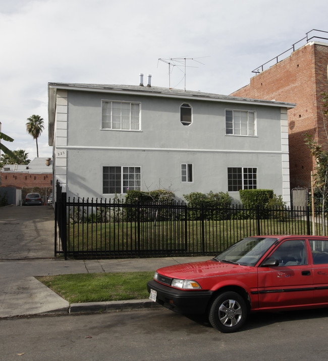 225 N Kenmore Ave in Los Angeles, CA - Building Photo - Building Photo