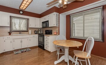 13717 Valley St in Omaha, NE - Building Photo - Building Photo