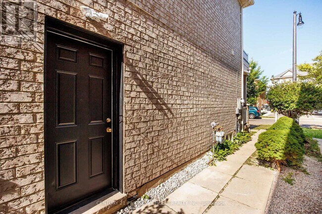 32 Frenchpark Cir in Brampton, ON - Building Photo - Building Photo