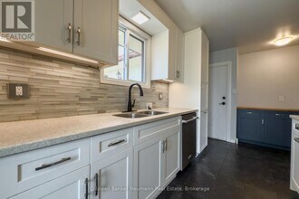 37 Dunhill Crescent in Guelph, ON - Building Photo - Building Photo