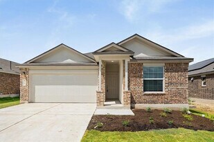 325 Escondido Cir in San Marcos, TX - Building Photo