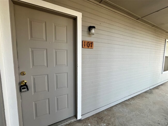 property at 2526 W Prairie St