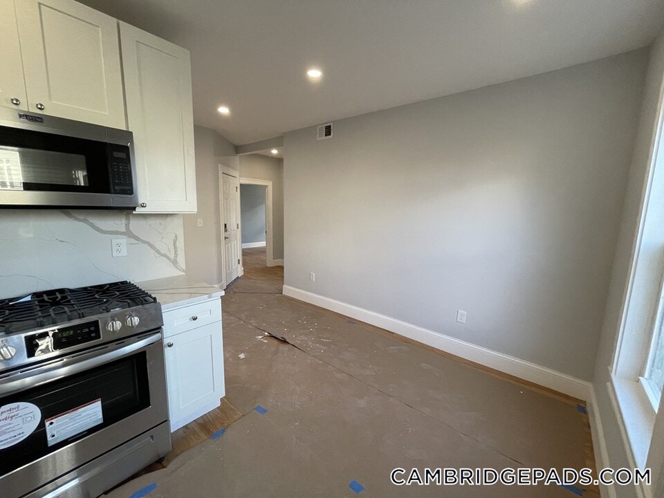 374 Oxford St in Cambridge, MA - Building Photo