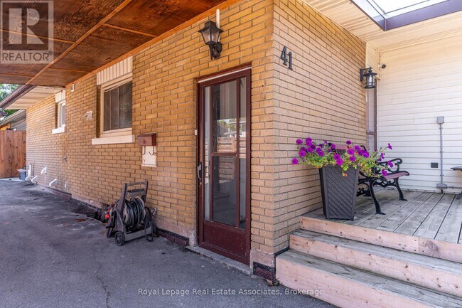 41 Woolley St in Cambridge, ON - Building Photo - Building Photo