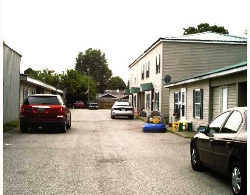 1200 Main St in Nitro, WV - Foto de edificio - Building Photo