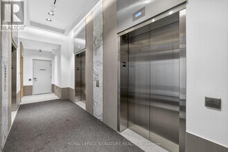 395 Square One Dr in Mississauga, ON - Building Photo - Building Photo