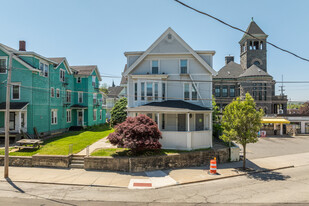 19 Hamlet Ave in Woonsocket, RI - Foto de edificio - Building Photo