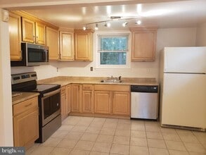 13350 Kerrydale Rd in Woodbridge, VA - Building Photo - Building Photo