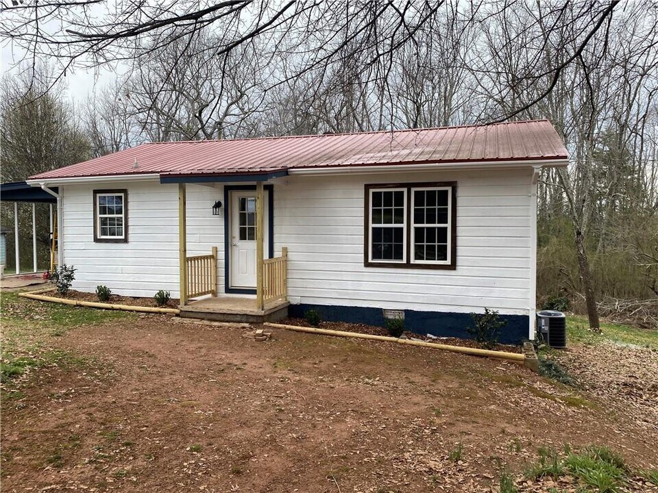 2629 Carl Dr in Gainesville, GA - Building Photo
