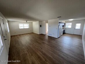 442 Magnolia Ave in Merritt Island, FL - Foto de edificio - Building Photo