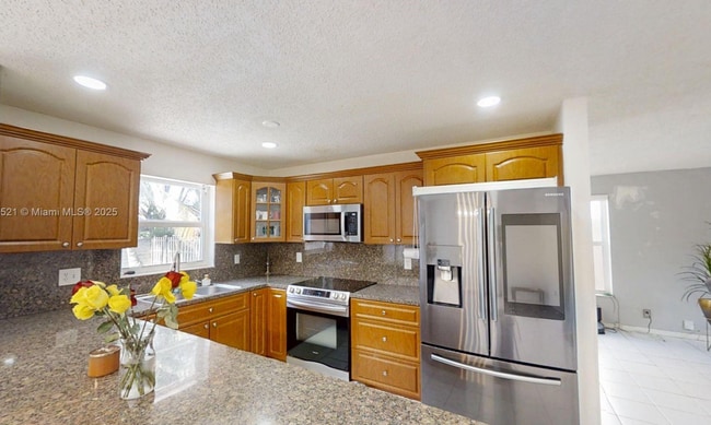 8422 SW 44th Pl in Davie, FL - Building Photo - Building Photo