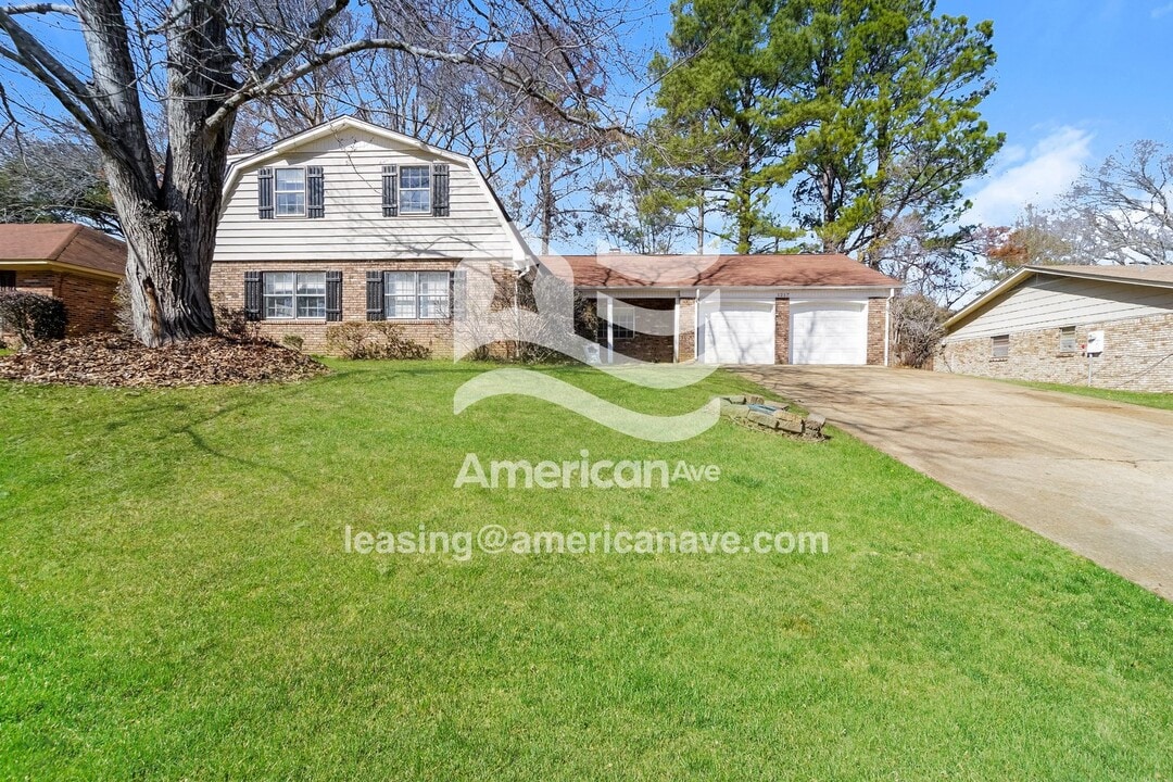 1217 Foxhill Dr in Clinton, MS - Building Photo