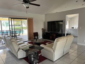 9775 Sun Pointe Dr in Boynton Beach, FL - Building Photo - Building Photo