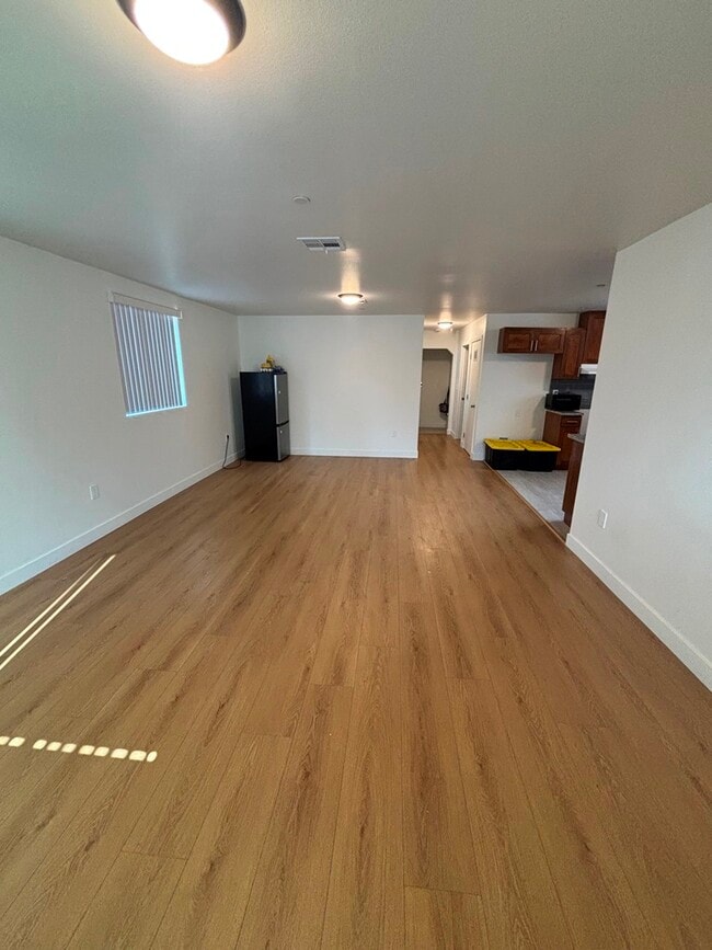 127 W 93rd St in Los Angeles, CA - Foto de edificio - Building Photo