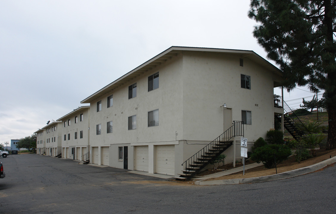 Bunker Hill Apartments in Fallbrook, CA - Building Photo