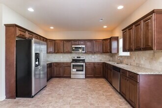 3221 Puritan Way in Mcdonough, GA - Foto de edificio - Building Photo