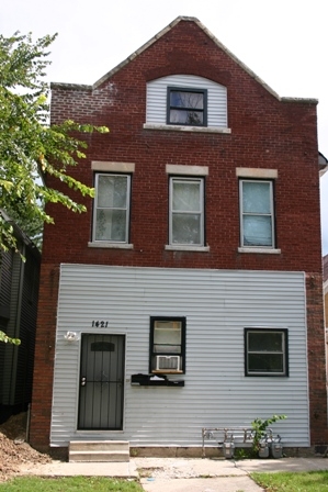 1421 Victoria St in North Chicago, IL - Building Photo