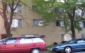 2825 S Ridgeland Ave Apartments