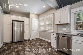337 Valley Ave NW in Grand Rapids, MI - Building Photo - Building Photo