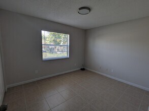 4552 SE Ontario Dr in Stuart, FL - Building Photo - Building Photo