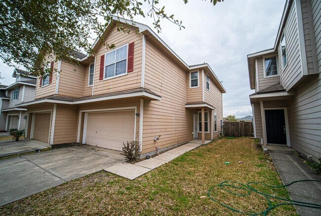 13103 Peppergate Ln in Houston, TX - Building Photo - Building Photo