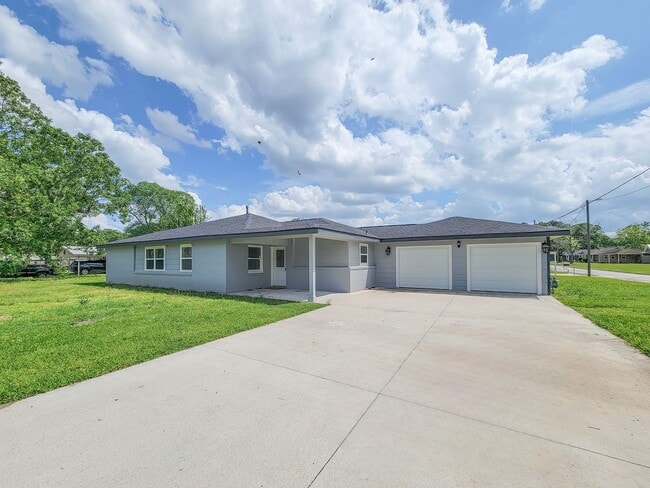 property at 3304 Lincoln St