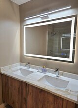 200 N Dearborn St in Chicago, IL - Building Photo - Building Photo