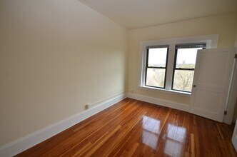 1486 Beacon St, Unit 14 in Brookline, MA - Building Photo - Building Photo