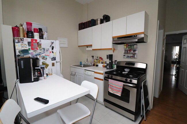 308 8th St in Hoboken, NJ - Building Photo - Building Photo