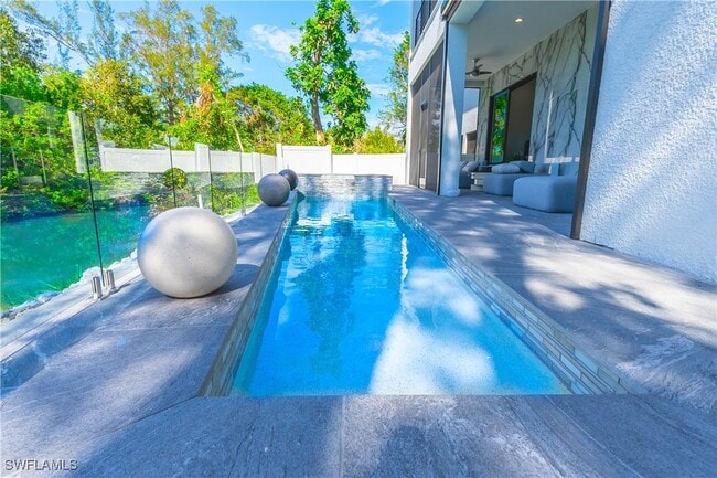 4064 Full Moon Ct in Naples, FL - Foto de edificio - Building Photo