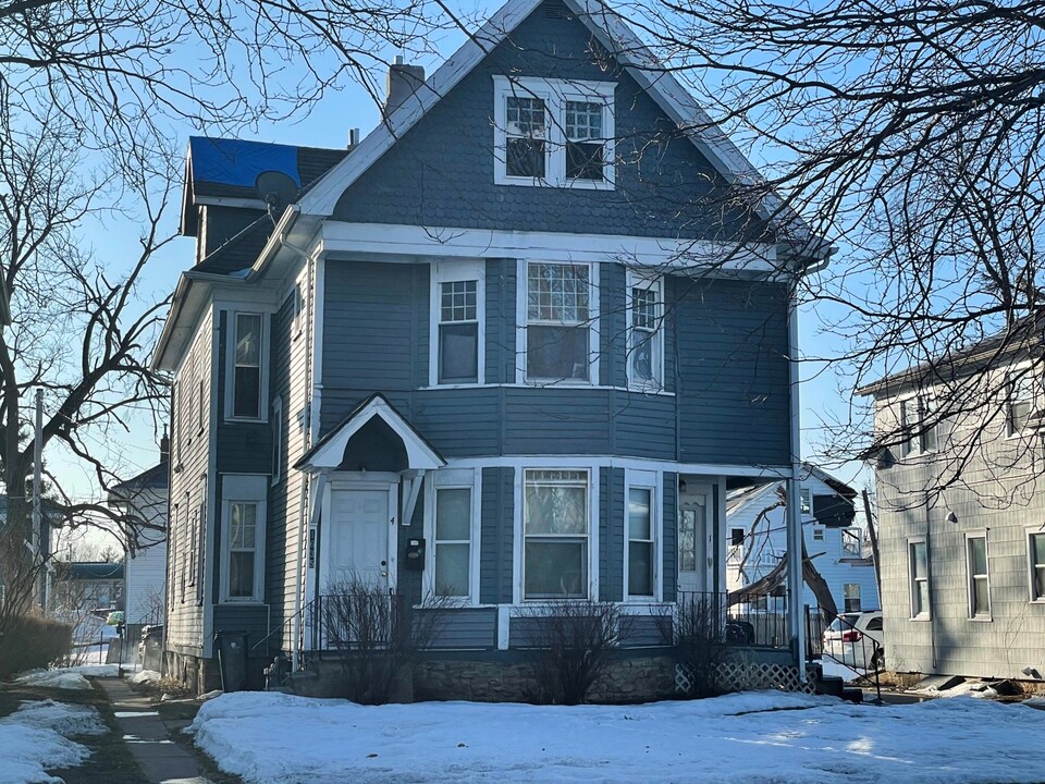 1635 B Ave NE in Cedar Rapids, IA - Building Photo