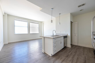 Penn Street Tower Apartments in Indianapolis, IN - Building Photo - Interior Photo