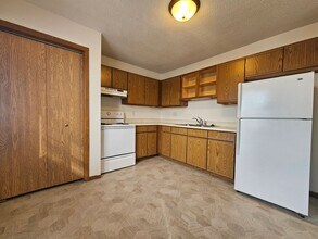 2461 5th Ave in Marion, IA - Building Photo - Building Photo