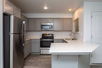 Dante Apartments in Fresno, CA - Building Photo - Interior Photo